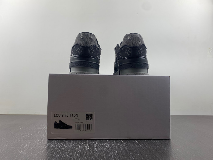 LOU1VTON trainer (EU47)