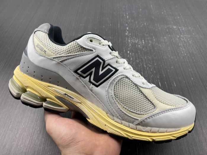 new balance 2002r thisisneverthat white - ml2002rt