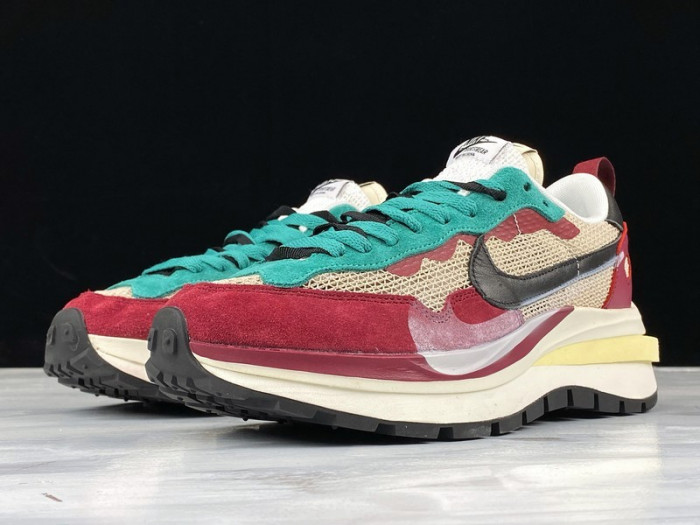 sacai x nike regasus vaporrly sp beige/purplish red-grass green bv0073-102