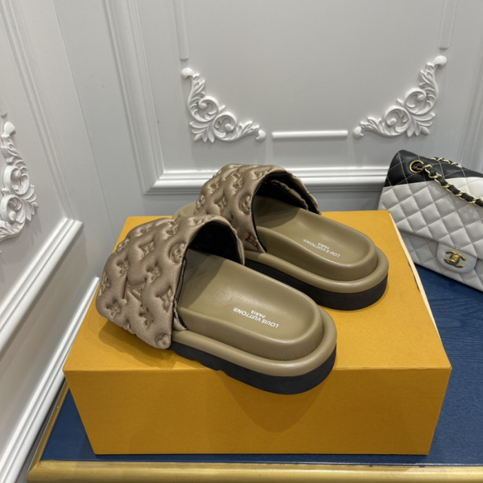 LOU1_TON POOL PILLOW COMFORT MULE (EU35-EU40)