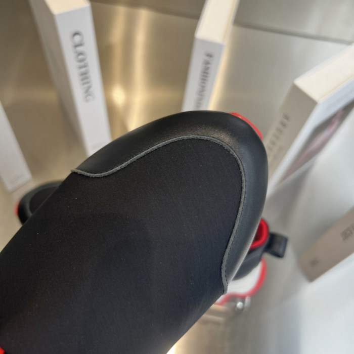 CHRISTIAN LOUBOUT1N Loubishark man (CUSTOMIZE)