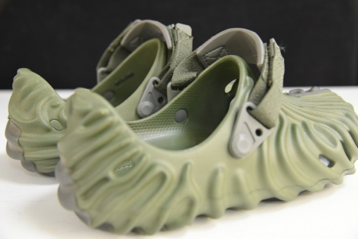 Cr*0*s pollex clog by salehe bembury urchin