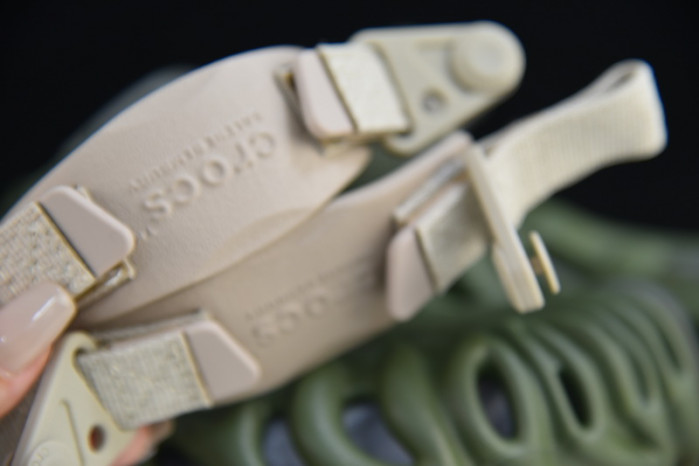 Cr*0*s pollex clog by salehe bembury urchin